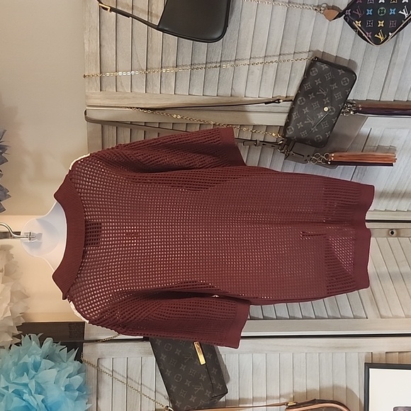 Massive luxury brand sweater NWT - Picture 4 of 5